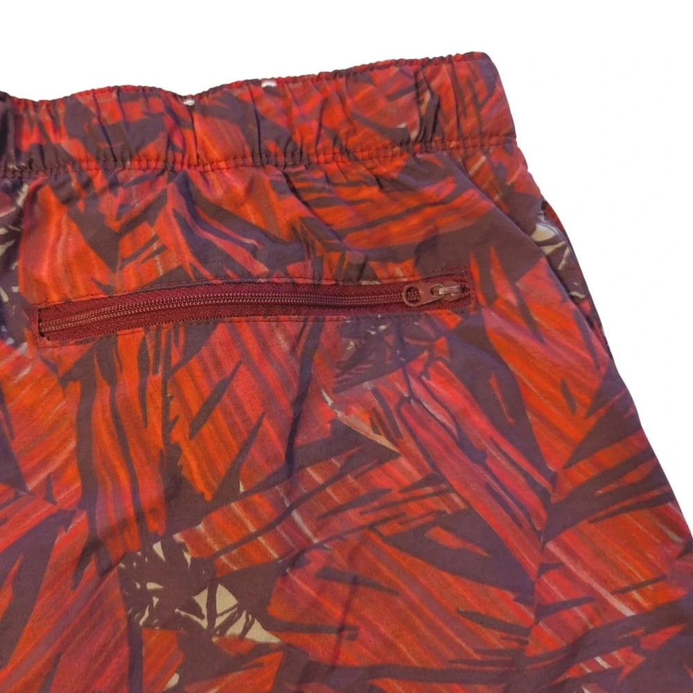 Columbia Omni-Shade Mens Medium Red Tropical Leaf Print Belted Outdoor Shorts